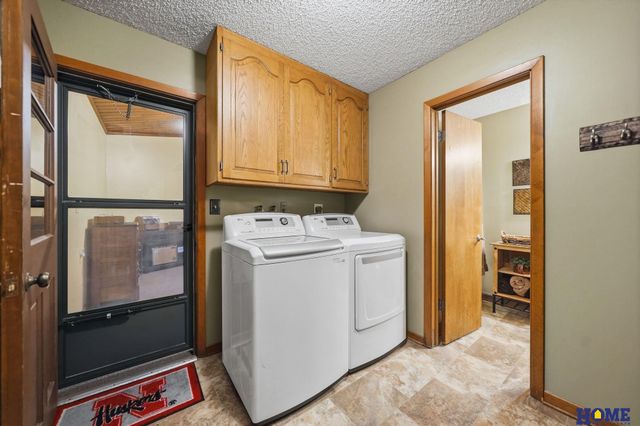 6500 Applewood Drive, Lincoln, NE 68516