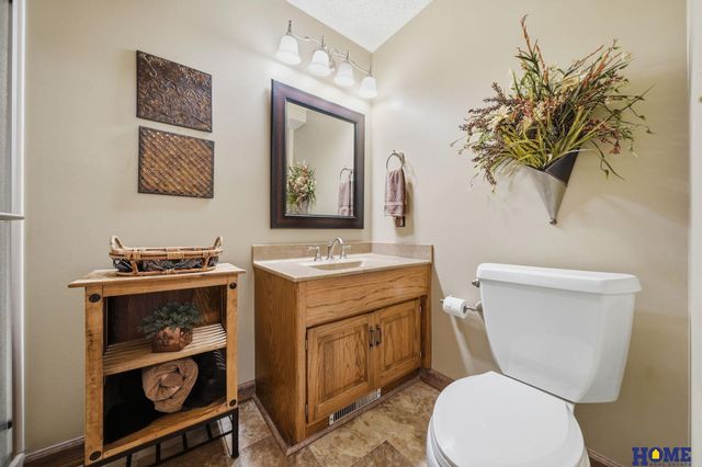 6500 Applewood Drive, Lincoln, NE 68516