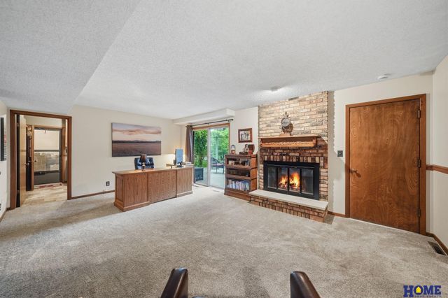 6500 Applewood Drive, Lincoln, NE 68516