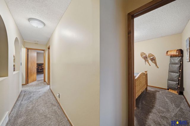 6500 Applewood Drive, Lincoln, NE 68516