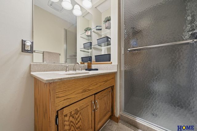 6500 Applewood Drive, Lincoln, NE 68516