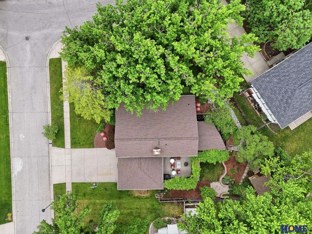 6500 Applewood Drive, Lincoln, NE 68516