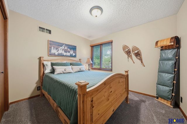 6500 Applewood Drive, Lincoln, NE 68516