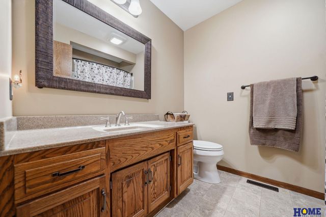 6500 Applewood Drive, Lincoln, NE 68516