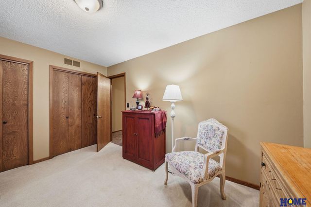 6500 Applewood Drive, Lincoln, NE 68516
