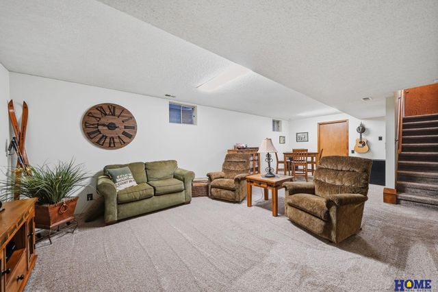 6500 Applewood Drive, Lincoln, NE 68516
