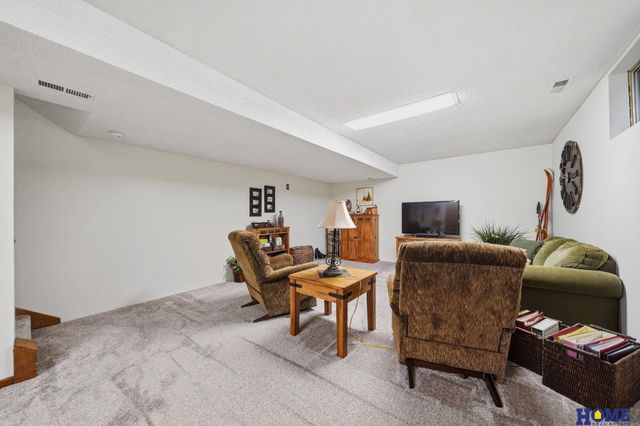 6500 Applewood Drive, Lincoln, NE 68516
