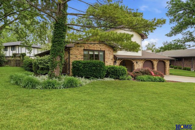 6500 Applewood Drive, Lincoln, NE 68516