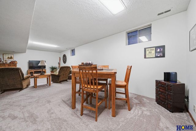 6500 Applewood Drive, Lincoln, NE 68516