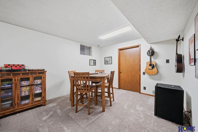 6500 Applewood Drive, Lincoln, NE 68516