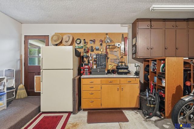 6500 Applewood Drive, Lincoln, NE 68516
