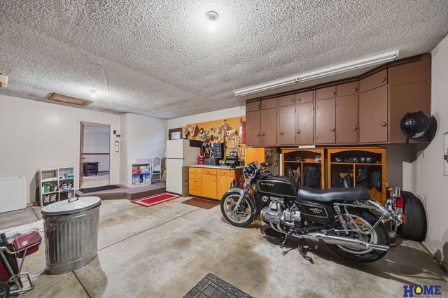 6500 Applewood Drive, Lincoln, NE 68516