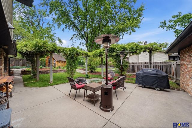 6500 Applewood Drive, Lincoln, NE 68516