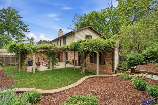 6500 Applewood Drive, Lincoln, NE 68516
