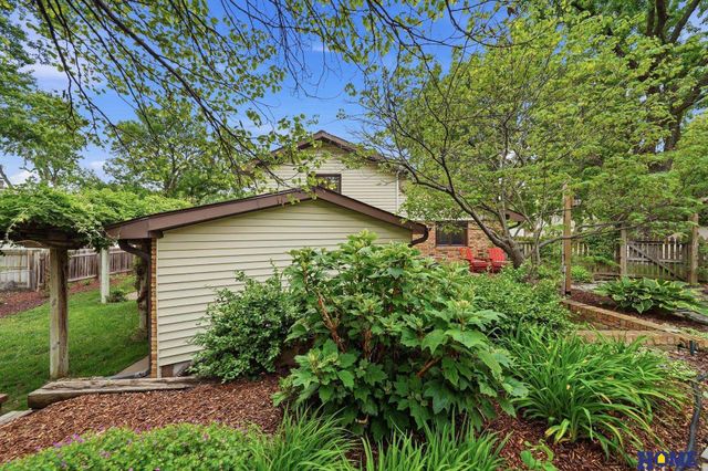 6500 Applewood Drive, Lincoln, NE 68516