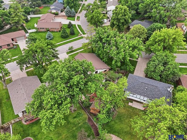 6500 Applewood Drive, Lincoln, NE 68516