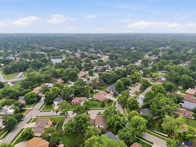 6500 Applewood Drive, Lincoln, NE 68516