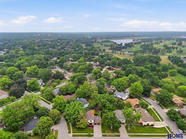 6500 Applewood Drive, Lincoln, NE 68516