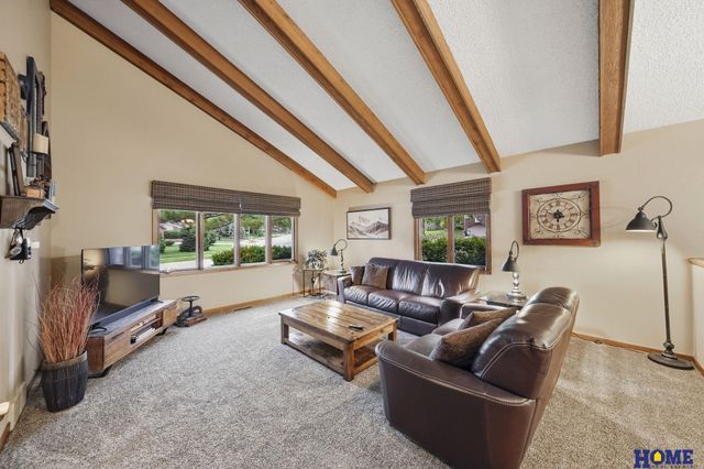 6500 Applewood Drive, Lincoln, NE 68516