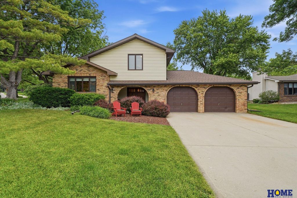 6500 Applewood Drive, Lincoln, NE 68516