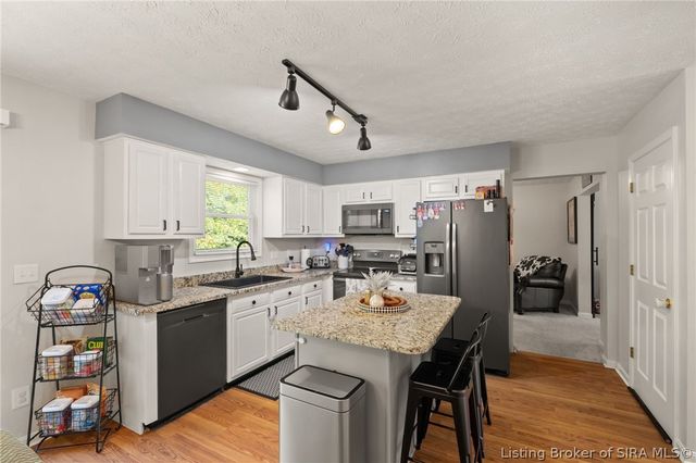 504 Timber Ridge, Borden, IN 47106