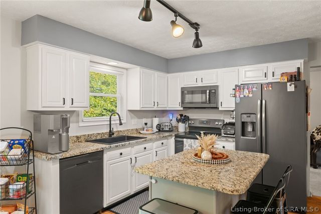 504 Timber Ridge, Borden, IN 47106