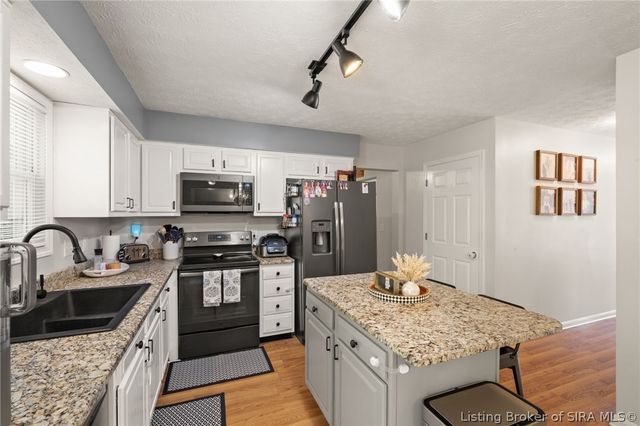 504 Timber Ridge, Borden, IN 47106