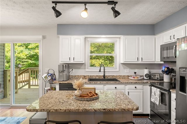 504 Timber Ridge, Borden, IN 47106