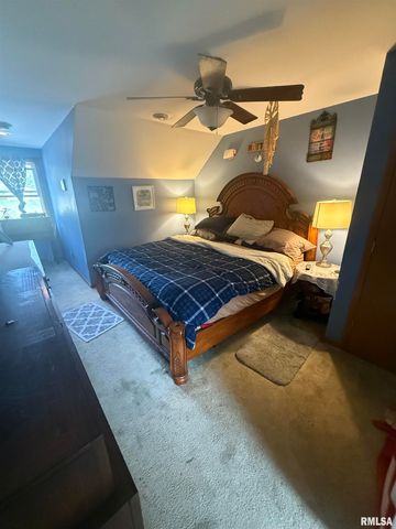 2127 W 51ST Street, Davenport, IA 52806