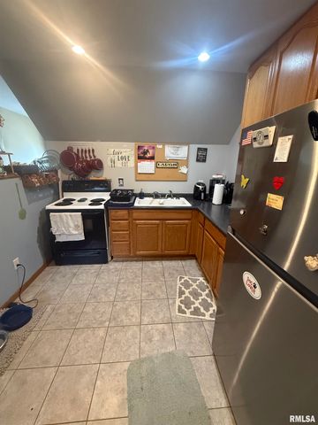 2127 W 51ST Street, Davenport, IA 52806