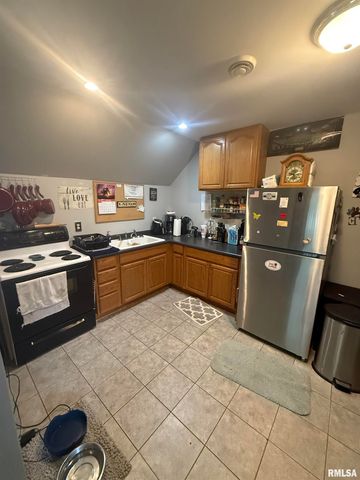 2127 W 51ST Street, Davenport, IA 52806