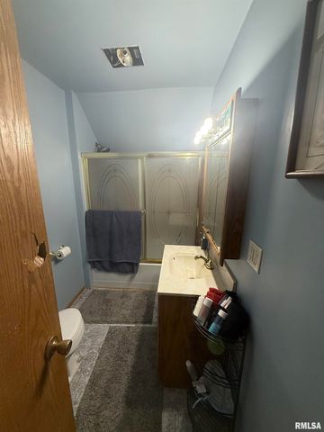 2127 W 51ST Street, Davenport, IA 52806