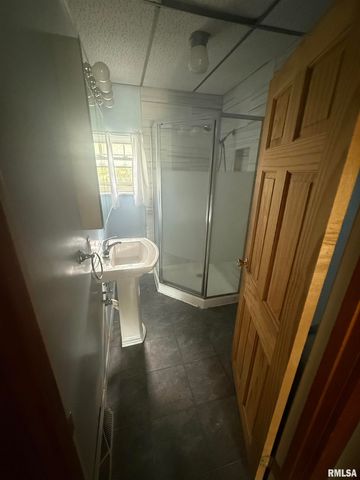 2127 W 51ST Street, Davenport, IA 52806