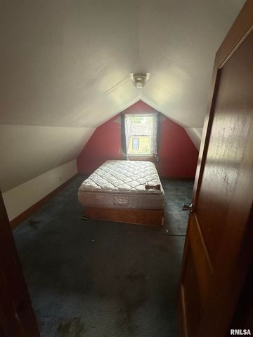 2127 W 51ST Street, Davenport, IA 52806