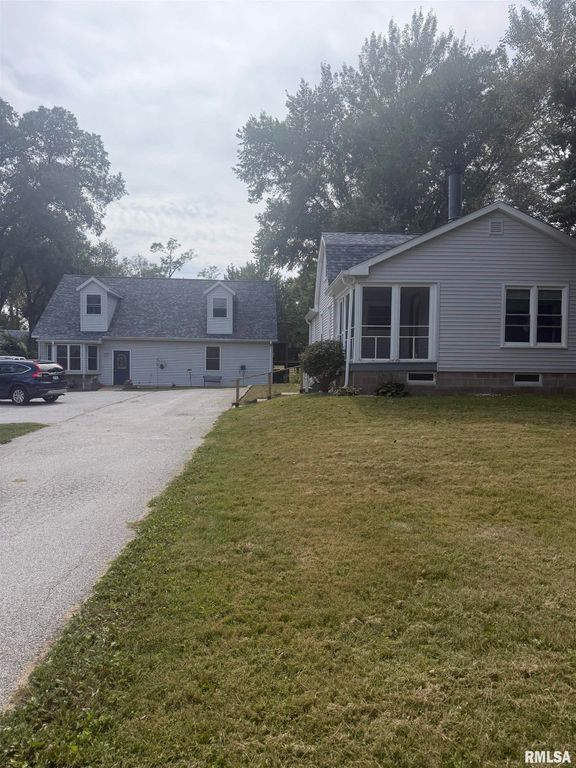 2127 W 51ST Street, Davenport, IA 52806