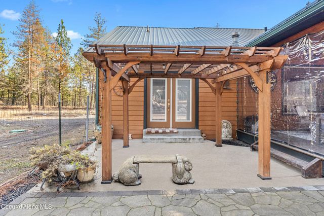 28615 N Milan Rd, Chattaroy, WA 99003