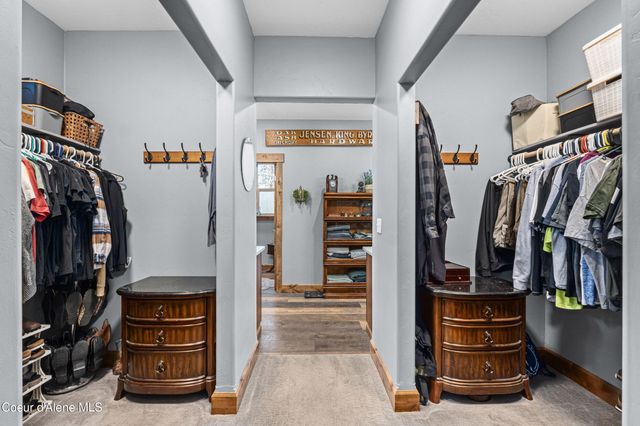 28615 N Milan Rd, Chattaroy, WA 99003