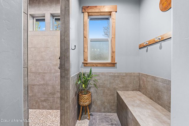 28615 N Milan Rd, Chattaroy, WA 99003