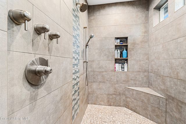 28615 N Milan Rd, Chattaroy, WA 99003