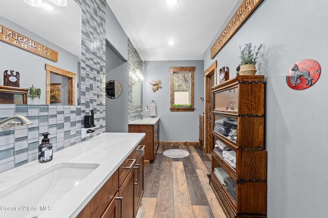 28615 N Milan Rd, Chattaroy, WA 99003