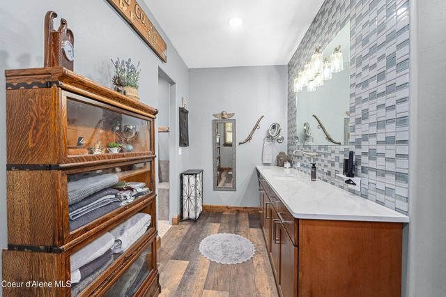 28615 N Milan Rd, Chattaroy, WA 99003