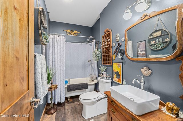 28615 N Milan Rd, Chattaroy, WA 99003