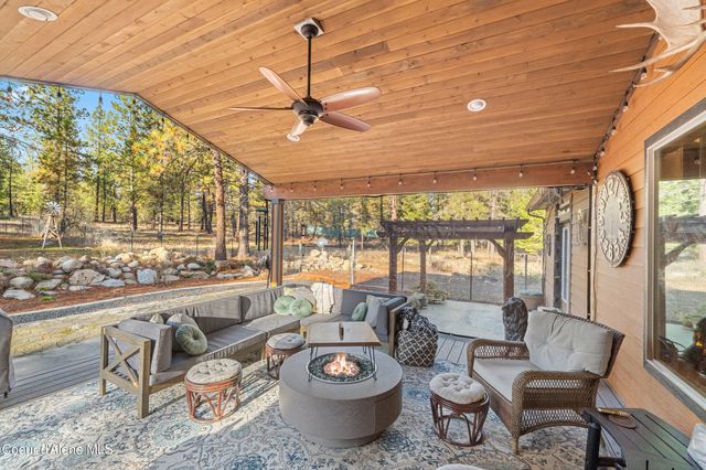 28615 N Milan Rd, Chattaroy, WA 99003