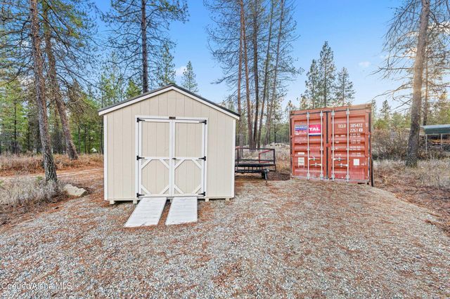 28615 N Milan Rd, Chattaroy, WA 99003