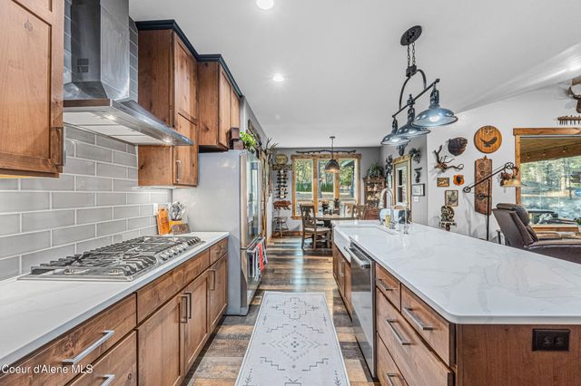 28615 N Milan Rd, Chattaroy, WA 99003