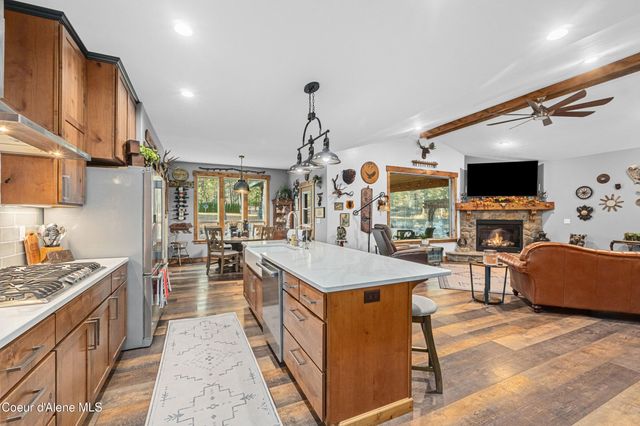 28615 N Milan Rd, Chattaroy, WA 99003