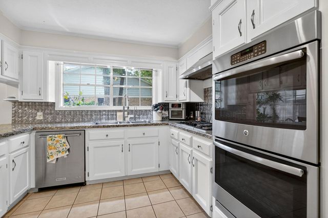 1022 Rose Circle, College Station, TX 77840