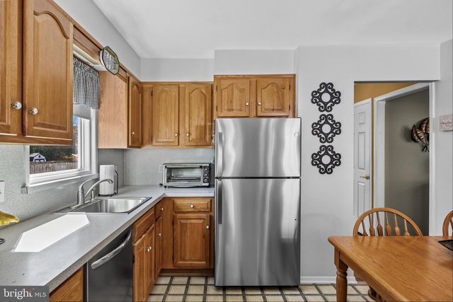 39 LONGWOOD DR, Hamilton, NJ 08620