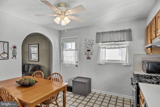 39 LONGWOOD DR, Hamilton, NJ 08620