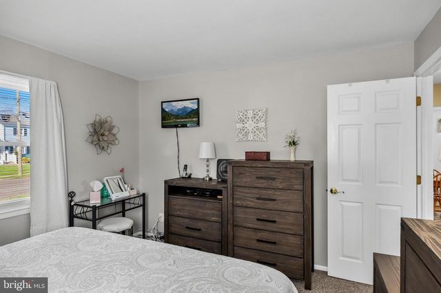 39 LONGWOOD DR, Hamilton, NJ 08620